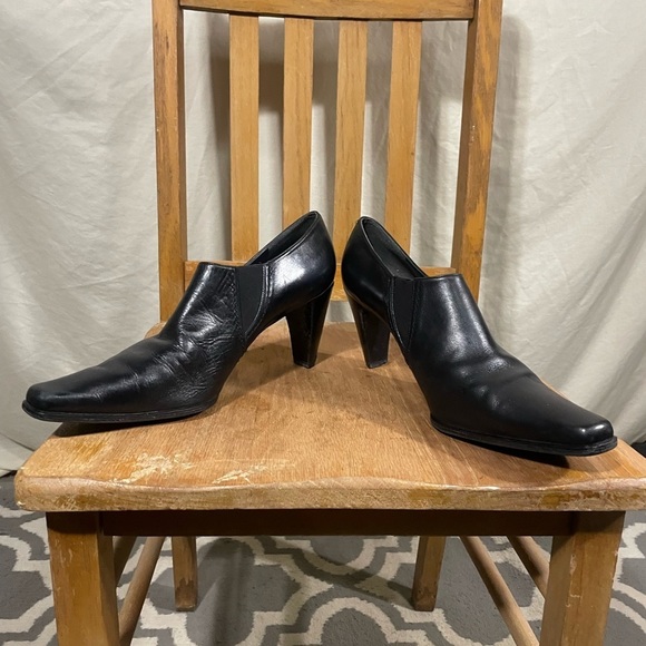 Women's Stuart WEITZMAN Black Pointed Toe Ankle Booties size 12 - Picture 4 of 11